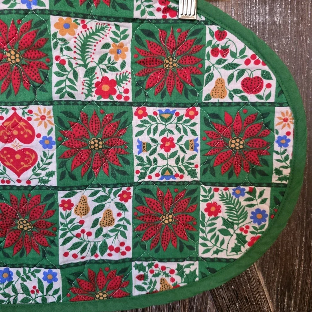 Quilted Christmas Placemat Holiday Vintage Oval Shape Small Table‎ Cover Floral